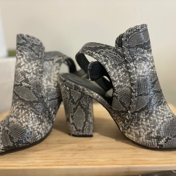 Snakeskin sandal 11M - Picture 2 of 3